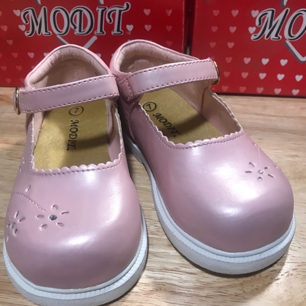 Size 7 girl’s color pink dress shoes